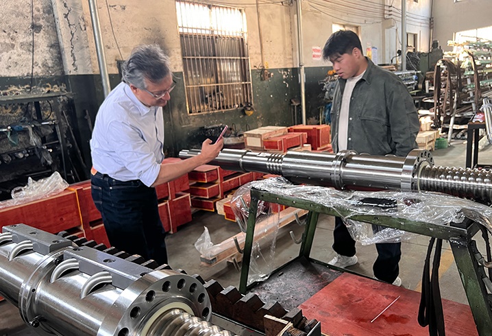 Visitez l'usine | Des clients européens visitent l'usine